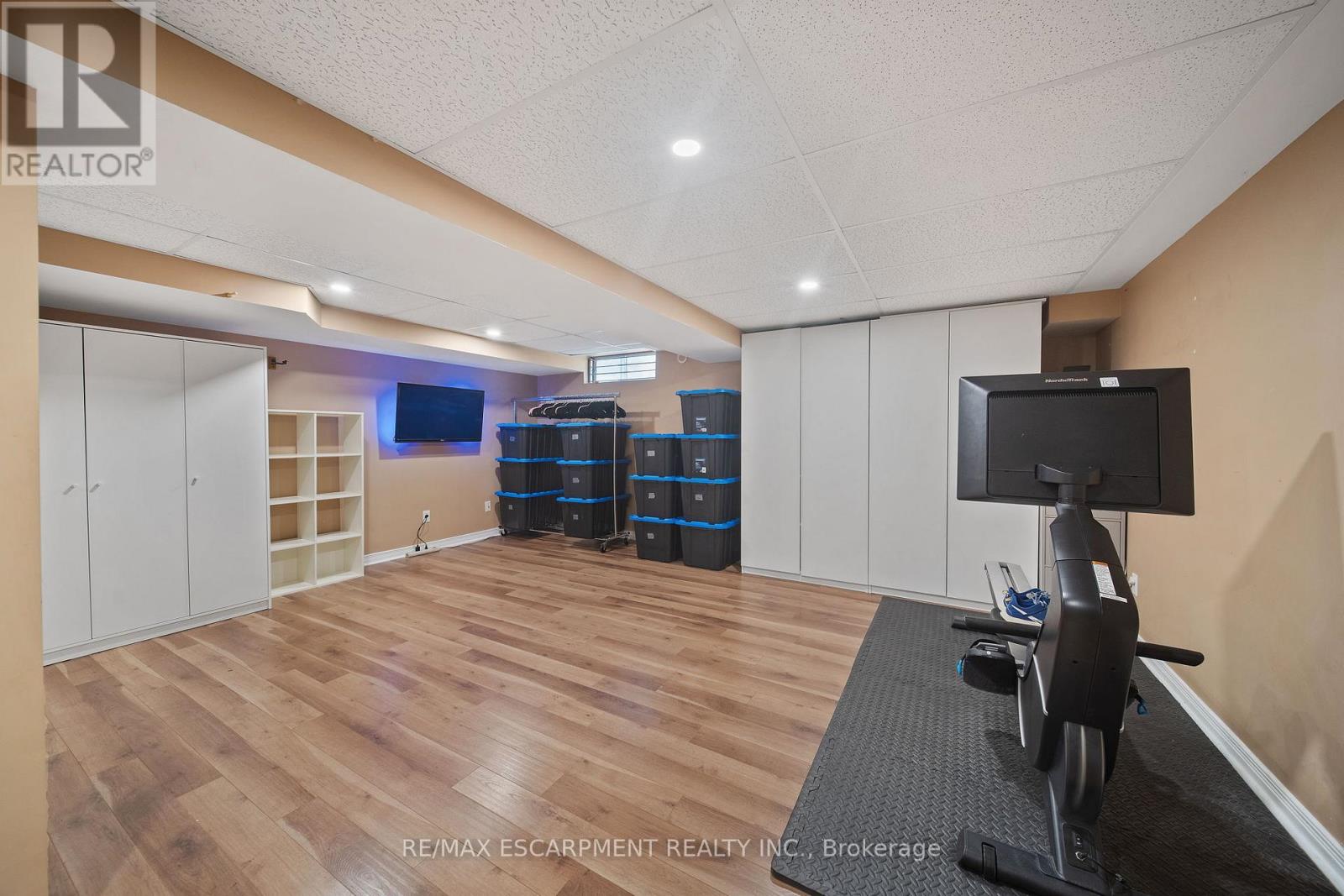 4 - 54 Argyle Street S Property Photo 26