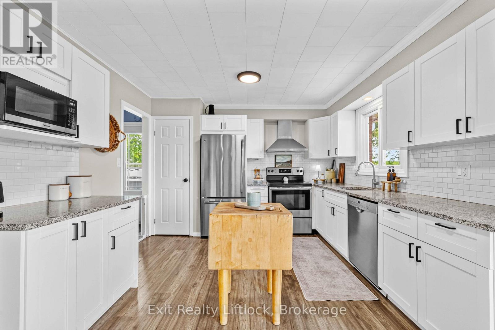 2917 Highway 28 Property Photo 8