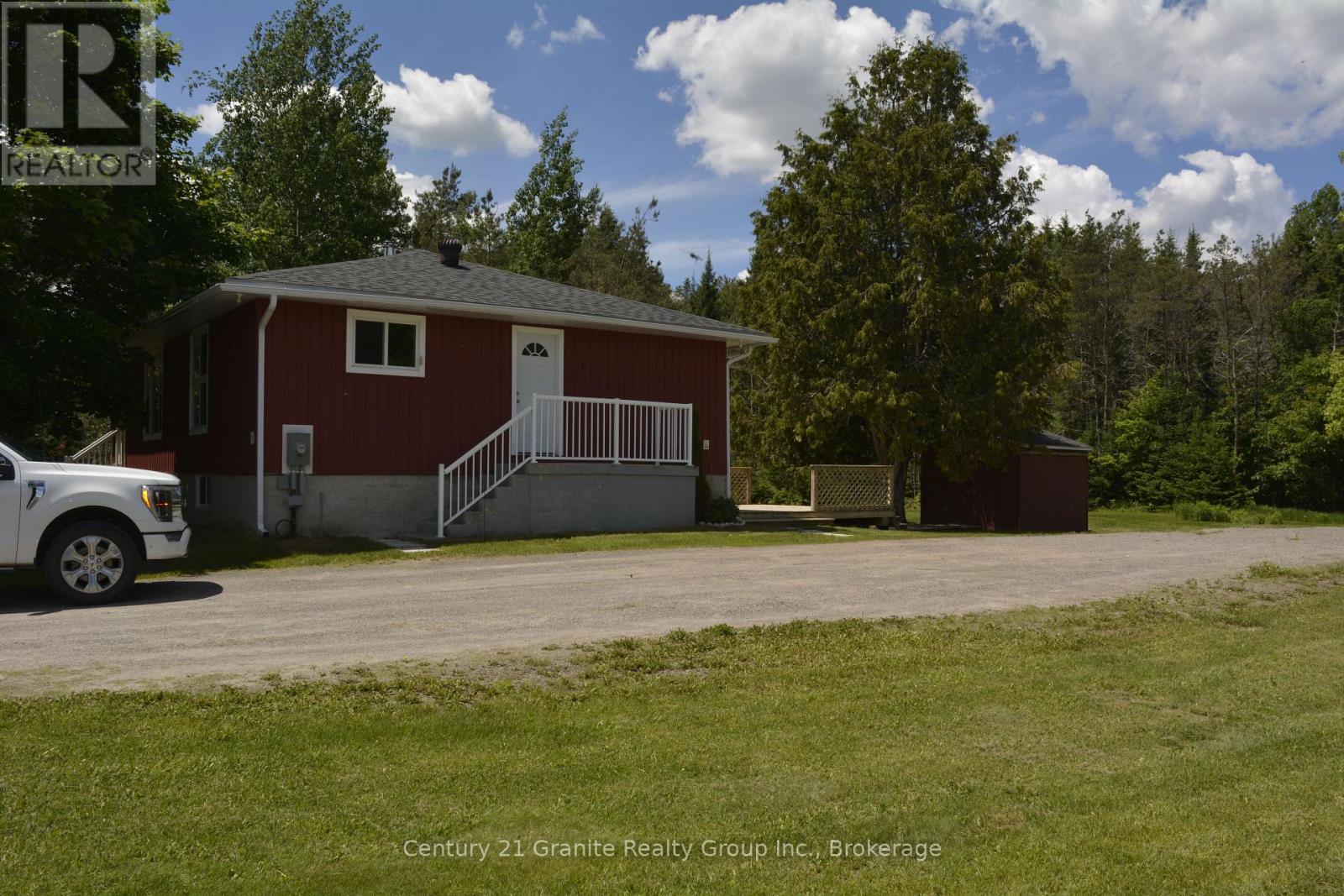 671 Hastings Street N Property Photo 2