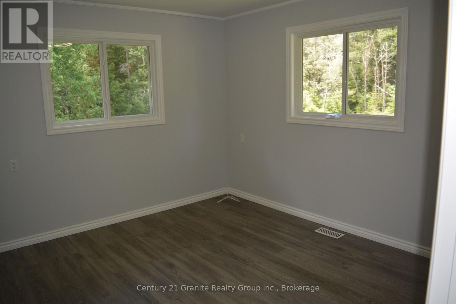 671 Hastings Street N Property Photo 6