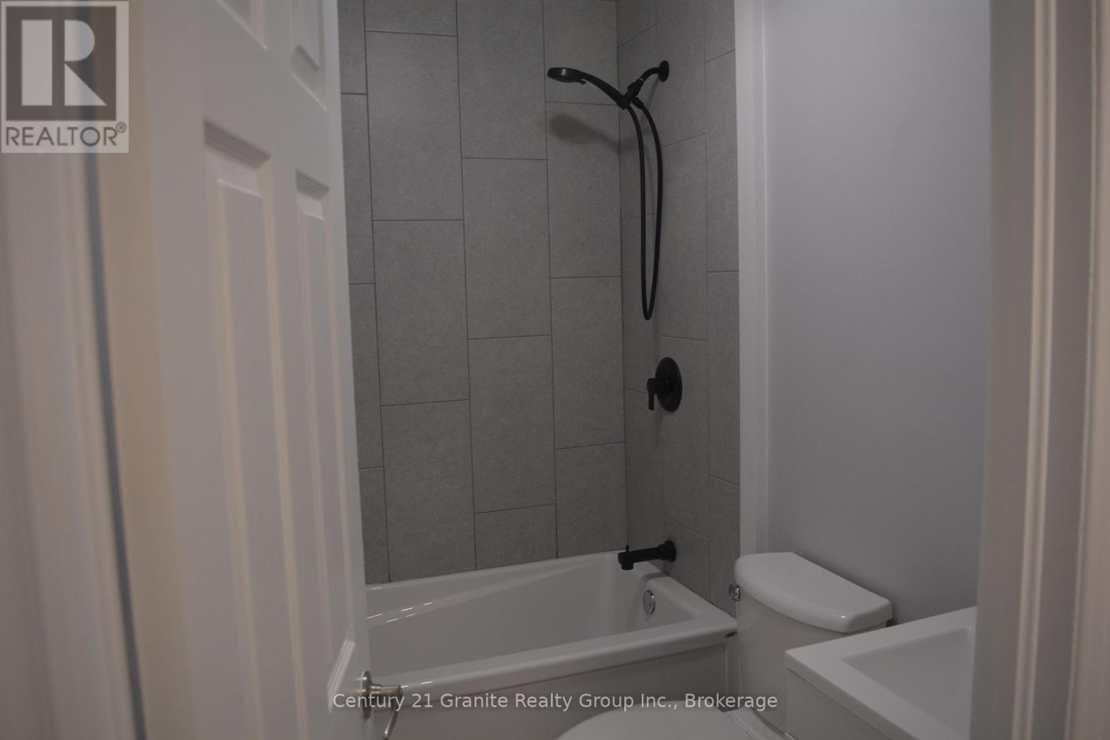671 Hastings Street N Property Photo 8