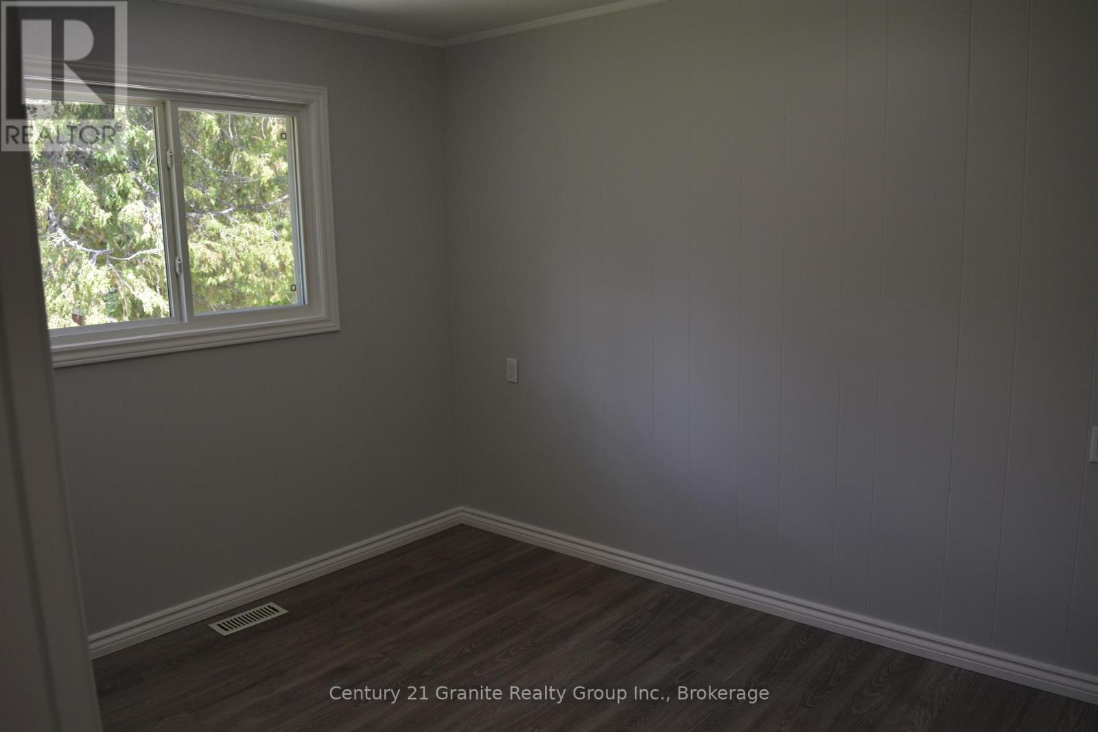 671 Hastings Street N Property Photo 10