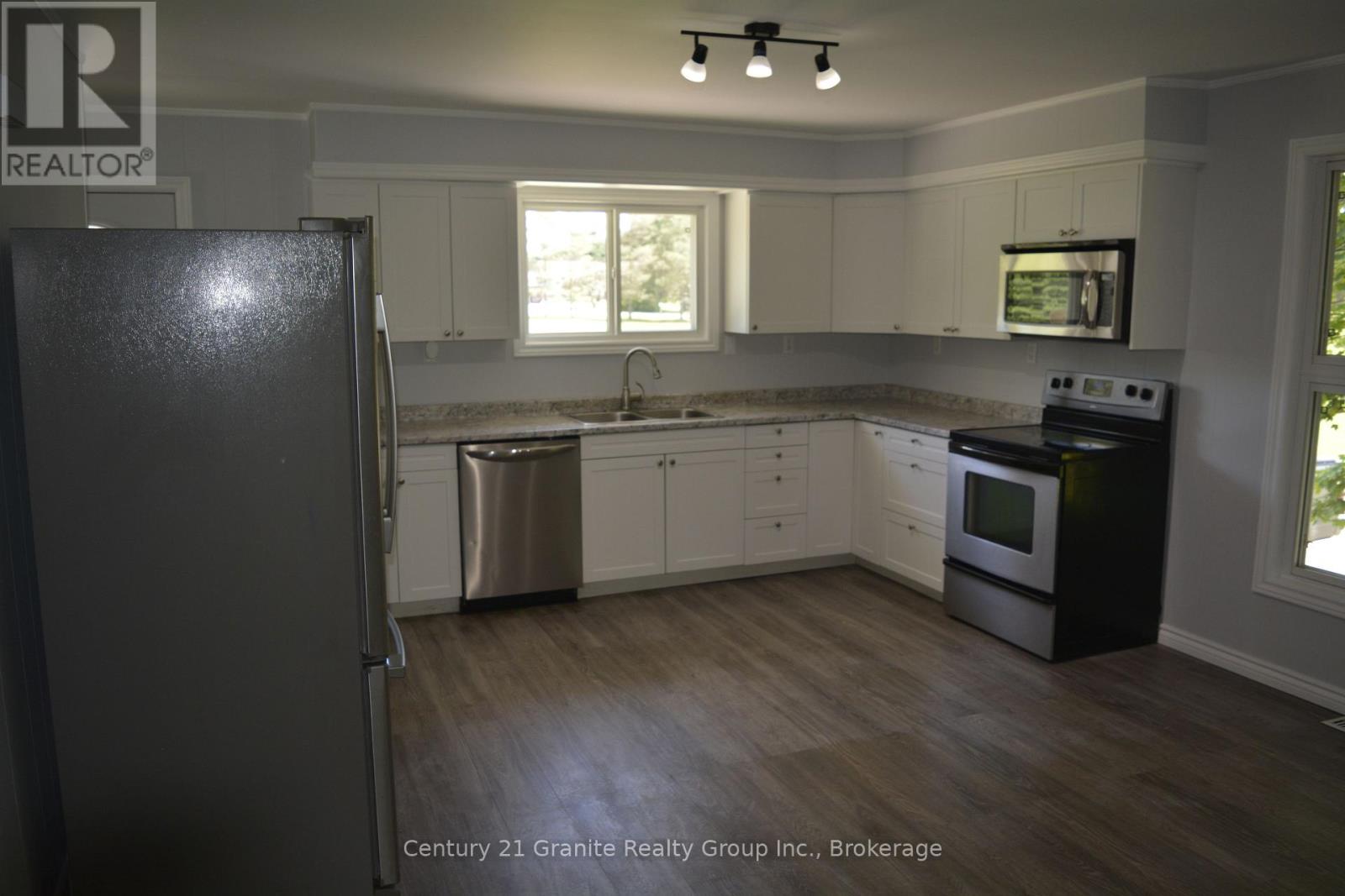 671 Hastings Street N Property Photo 13