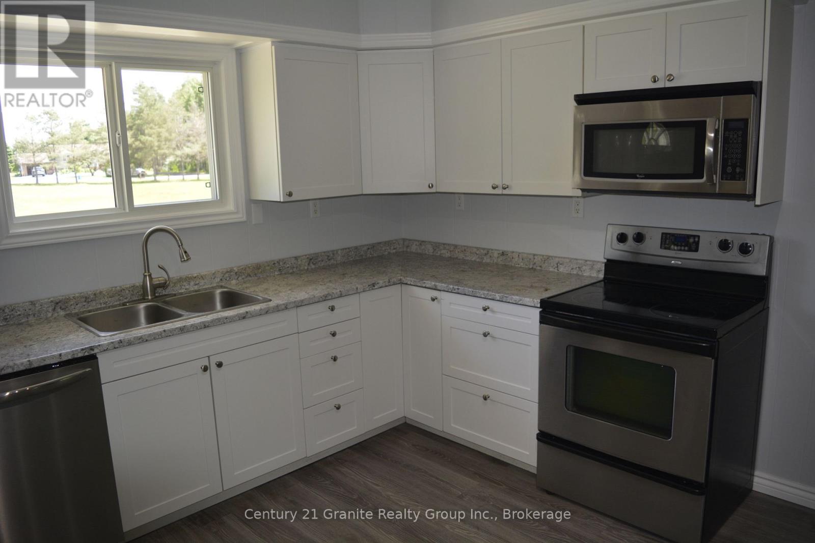671 Hastings Street N Property Photo 16