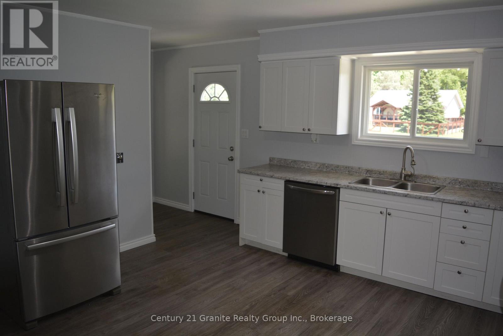 671 Hastings Street N Property Photo 31