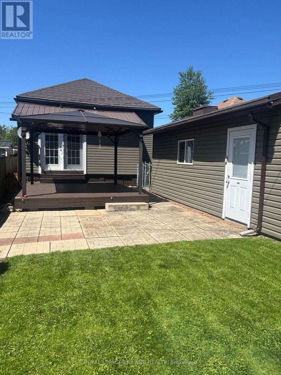 21 Mariam Street Property Photo 32