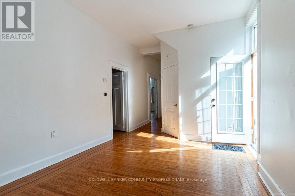 270 Queen Street S Property Photo 36
