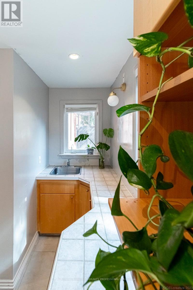 270 Queen Street S Property Photo 40