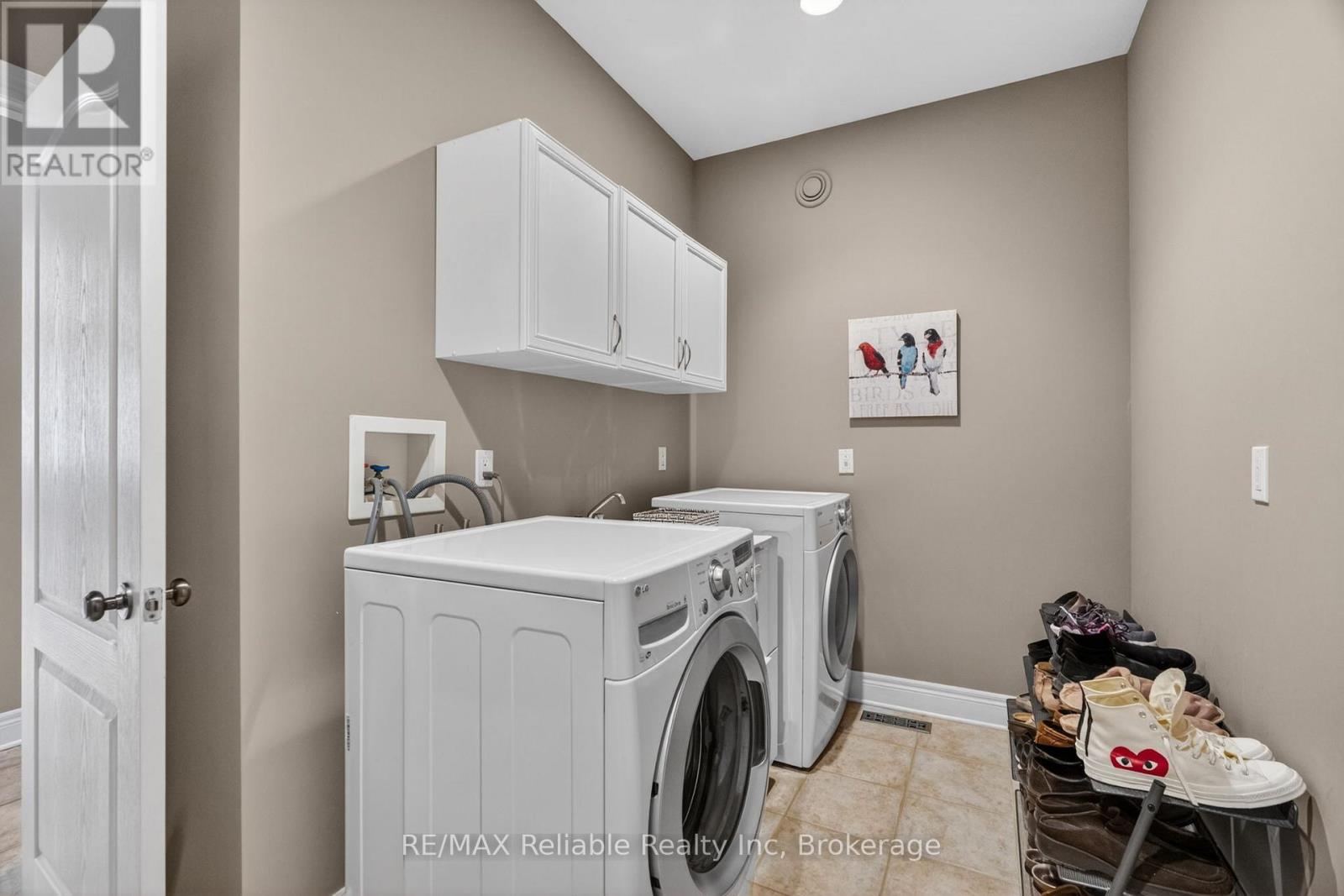 11 Harbour Court Property Photo 21