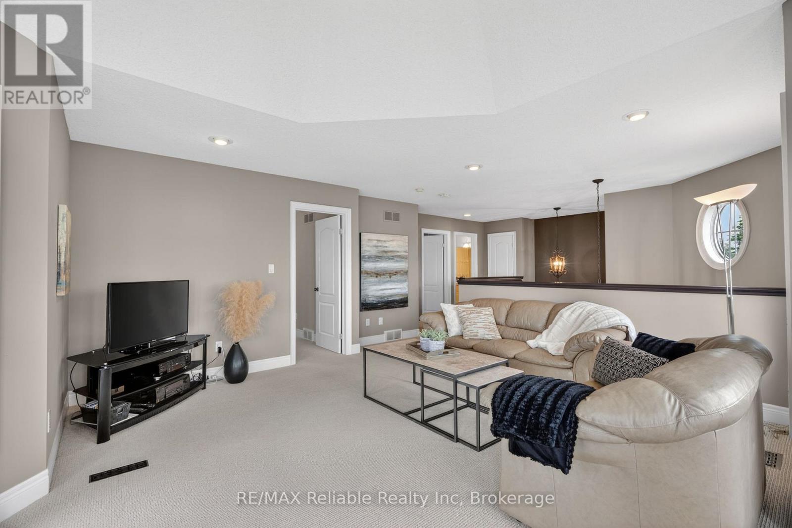 11 Harbour Court Property Photo 30