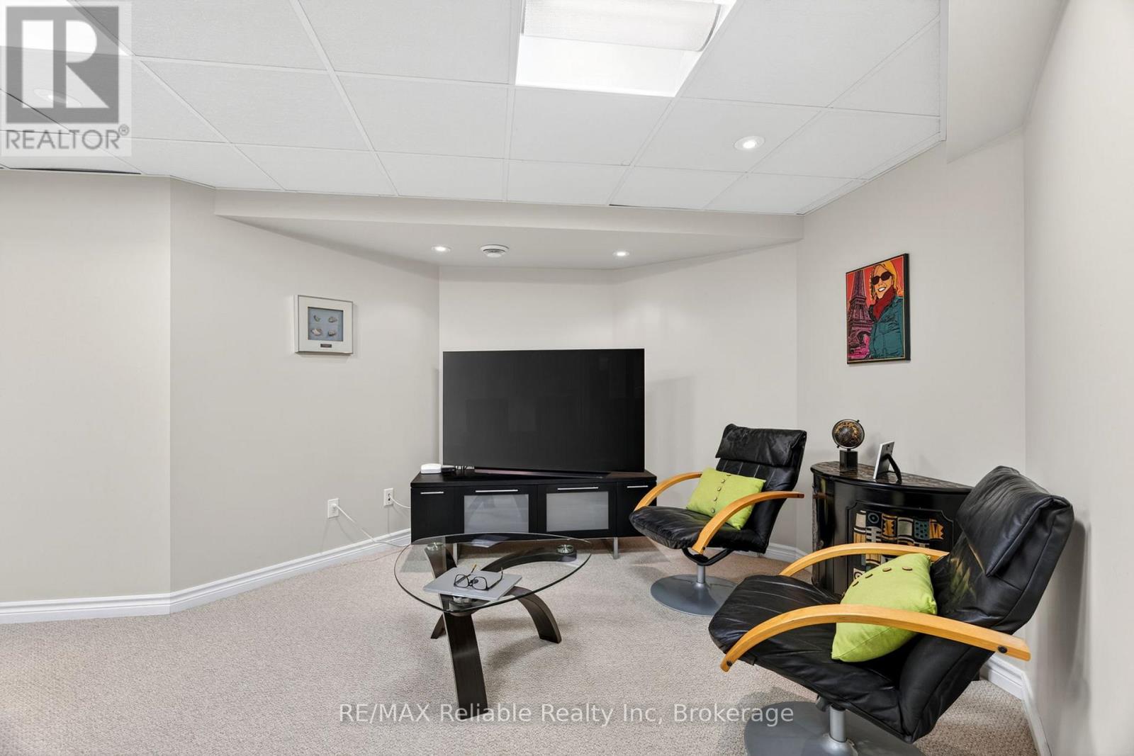 11 Harbour Court Property Photo 35