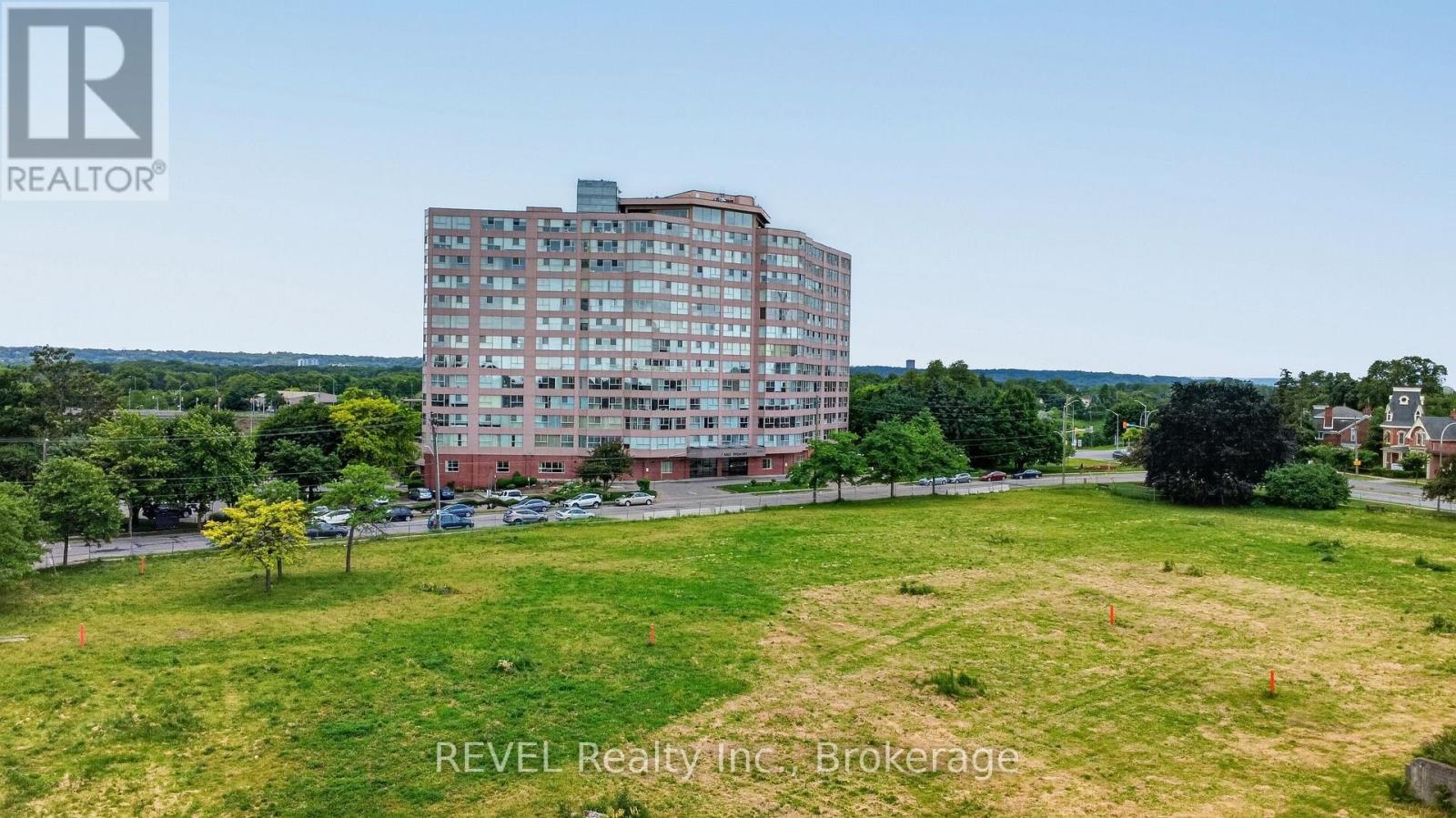 207 - 7 Gale Crescent Property Photo 2