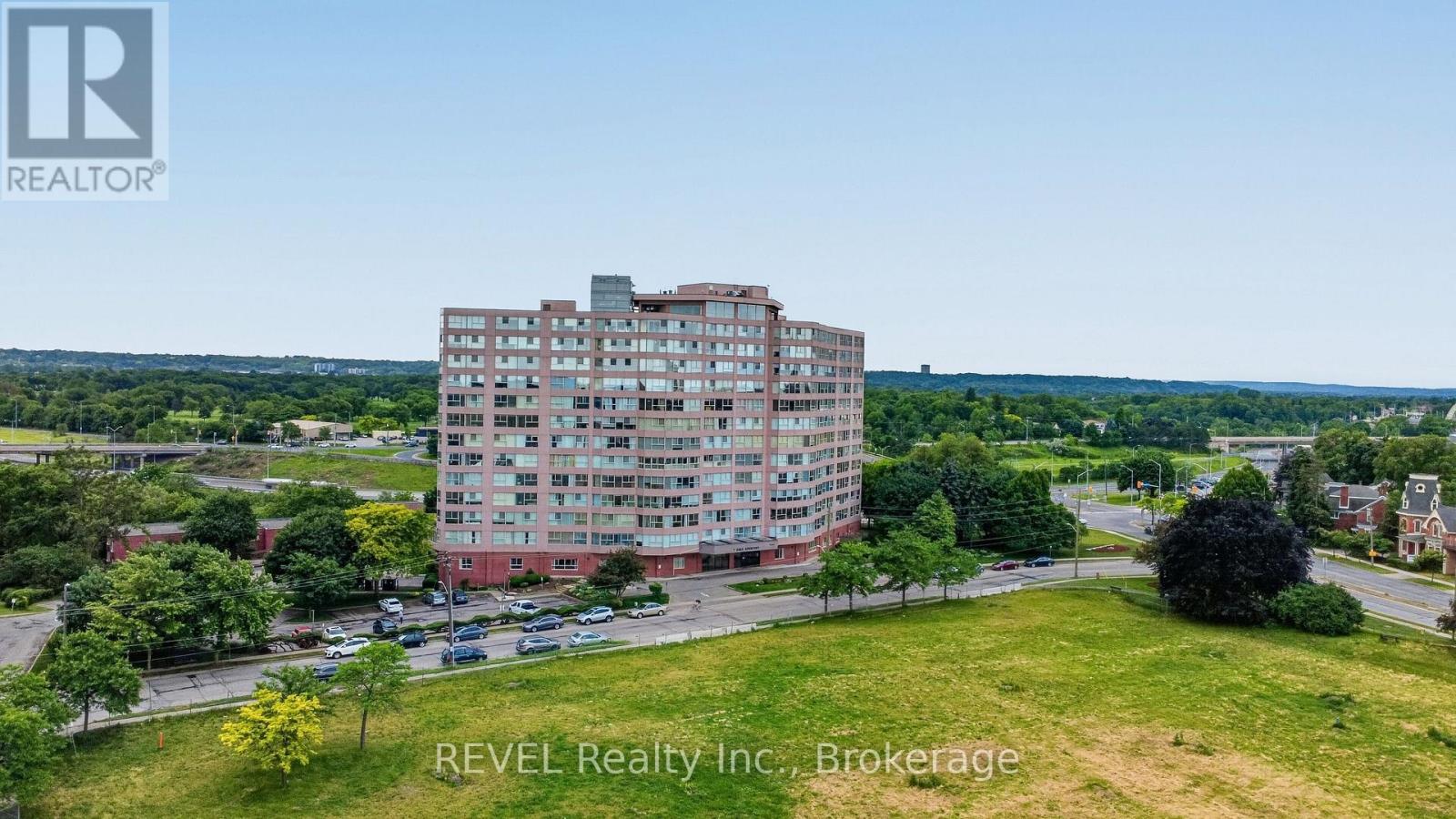 207 - 7 Gale Crescent Property Photo 3