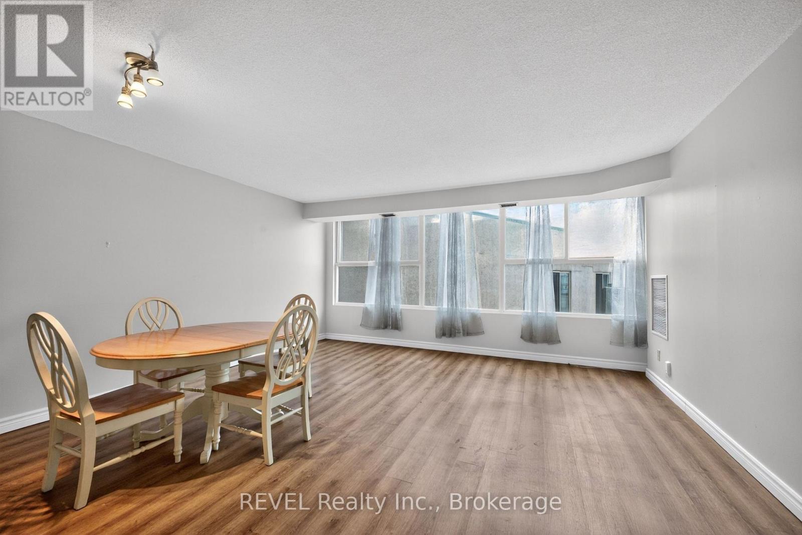 207 - 7 Gale Crescent Property Photo 12