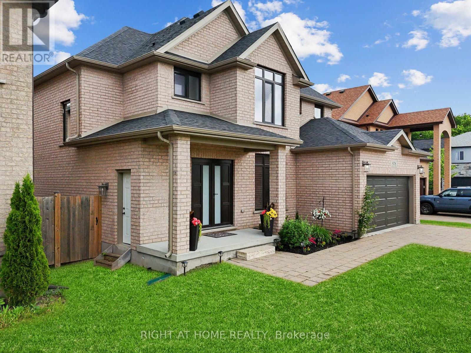 878 Zaifman Circle Property Photo 3