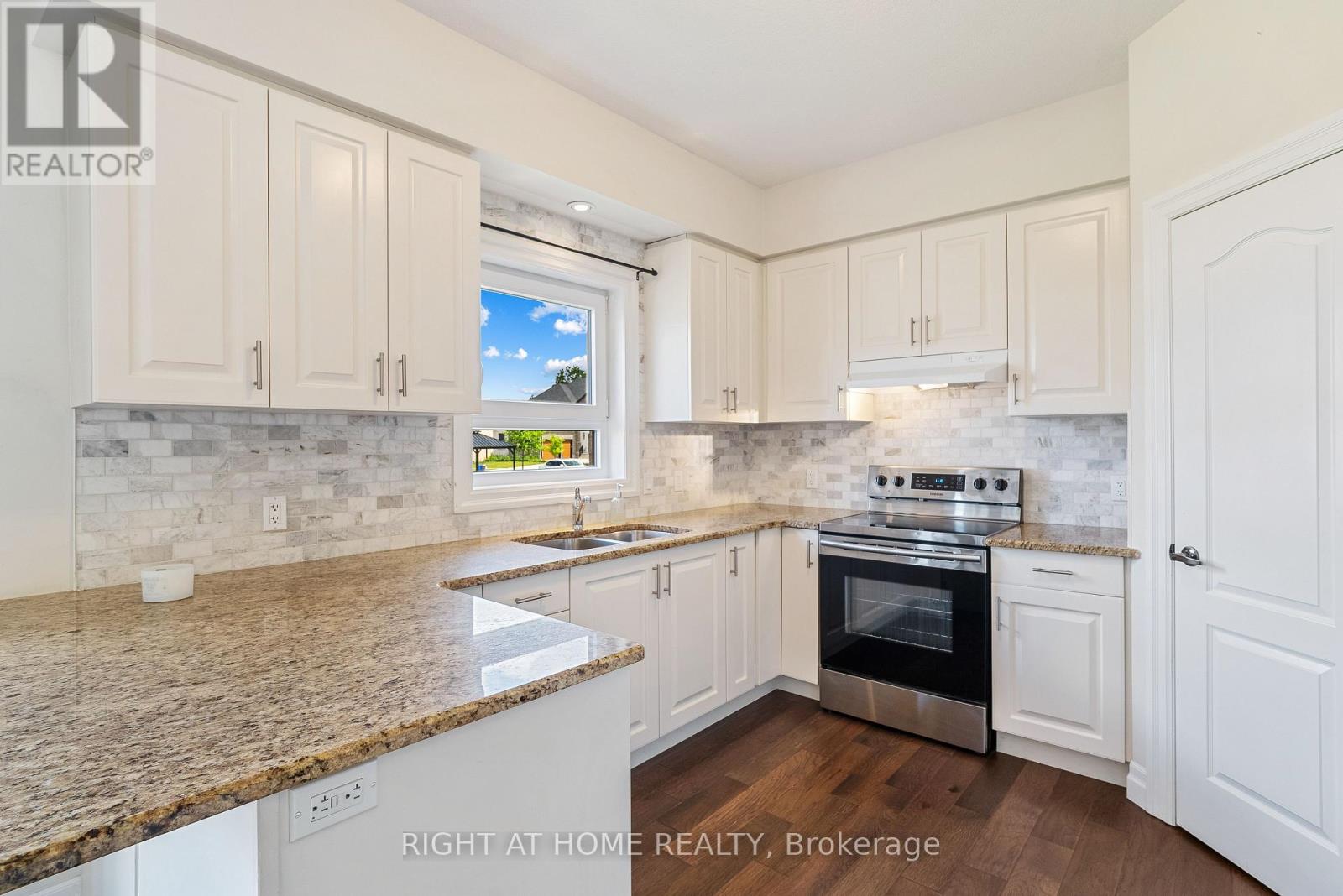 878 Zaifman Circle Property Photo 17
