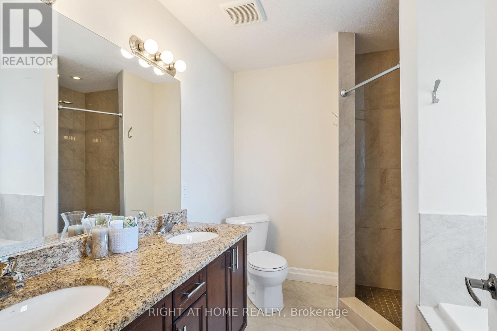 878 Zaifman Circle Property Photo 25