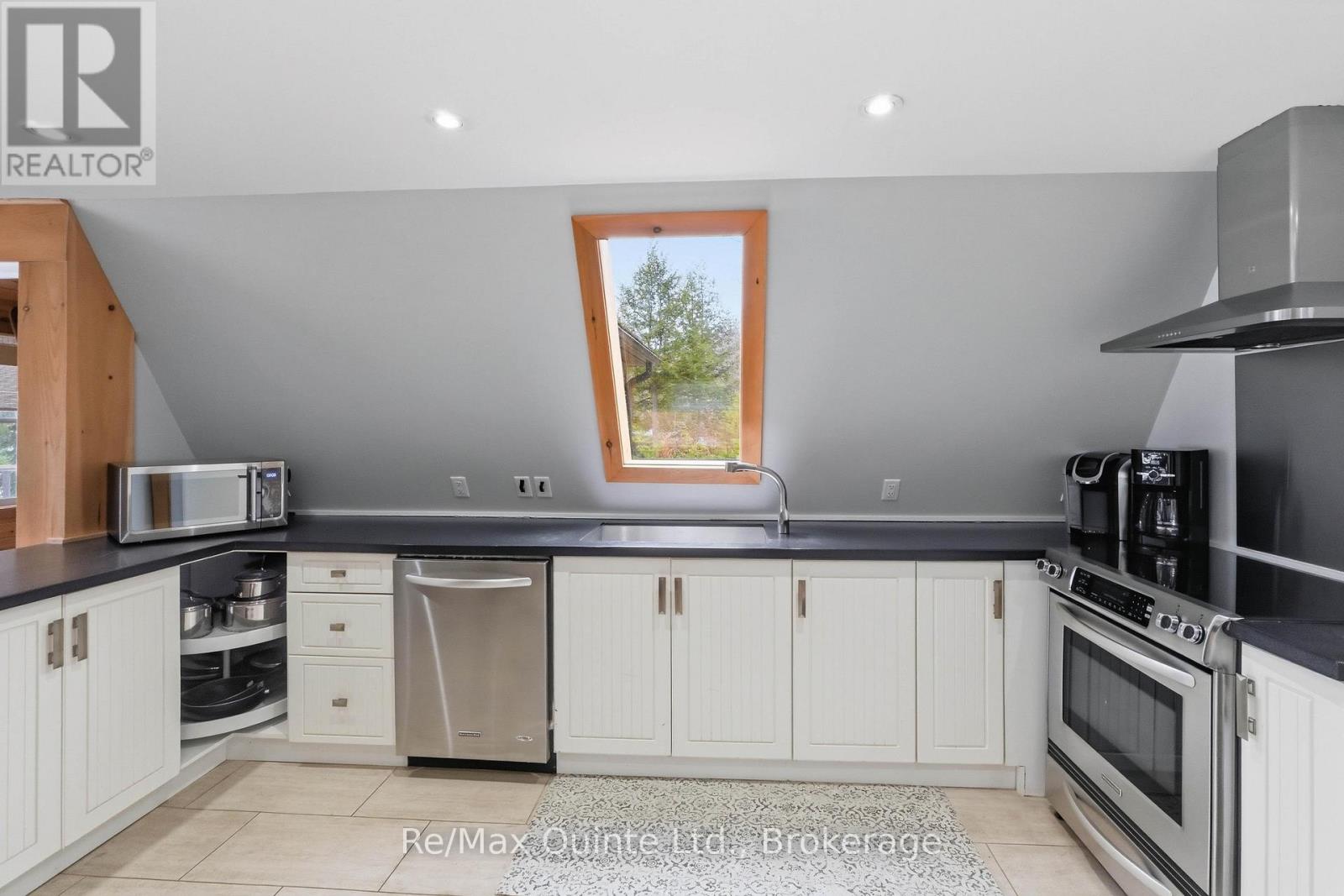203 Faradale Drive Property Photo 7