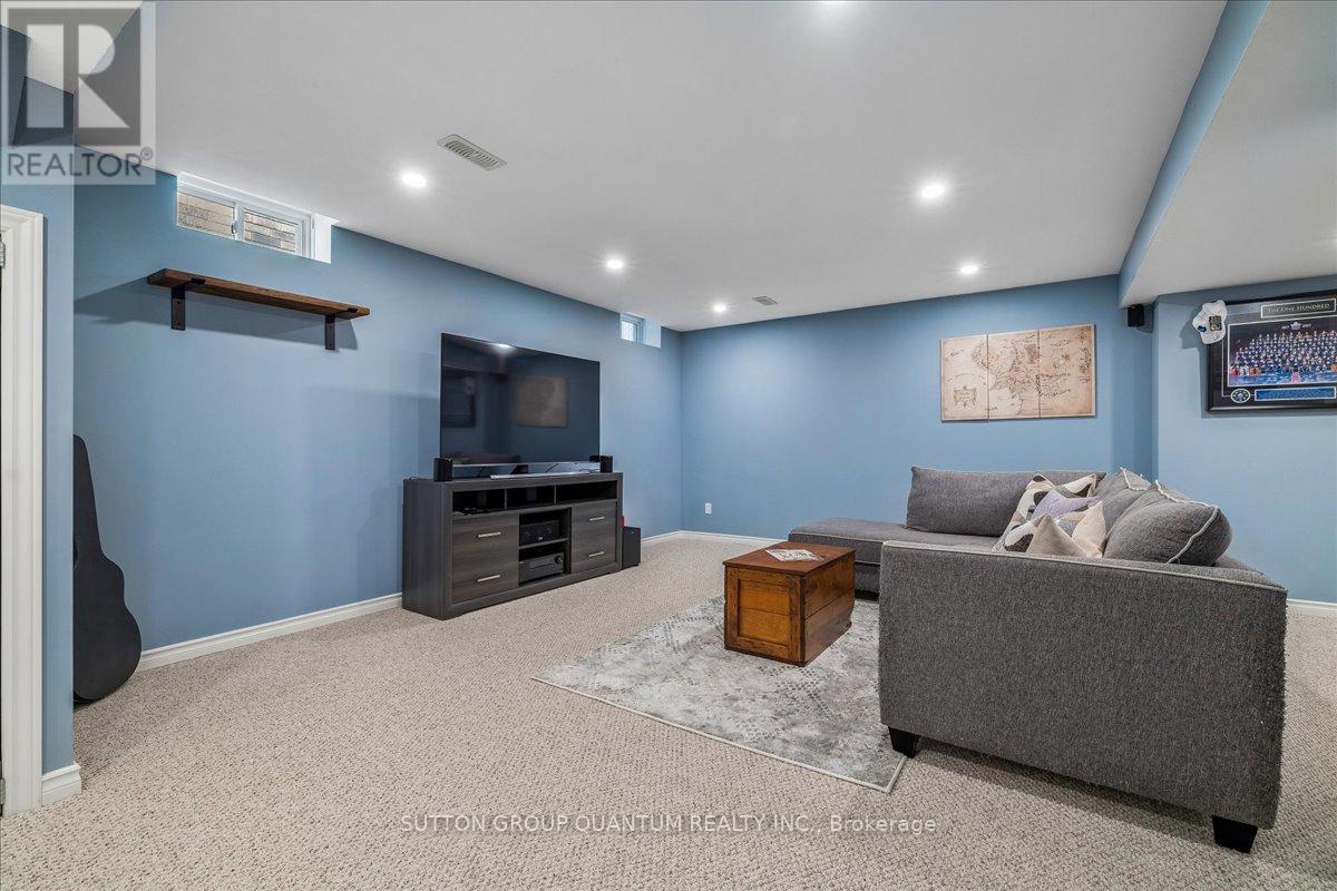 92 Garinger Crescent Property Photo 32