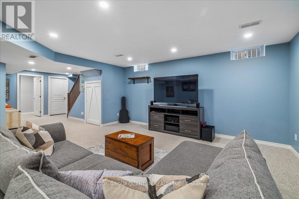 92 Garinger Crescent Property Photo 33