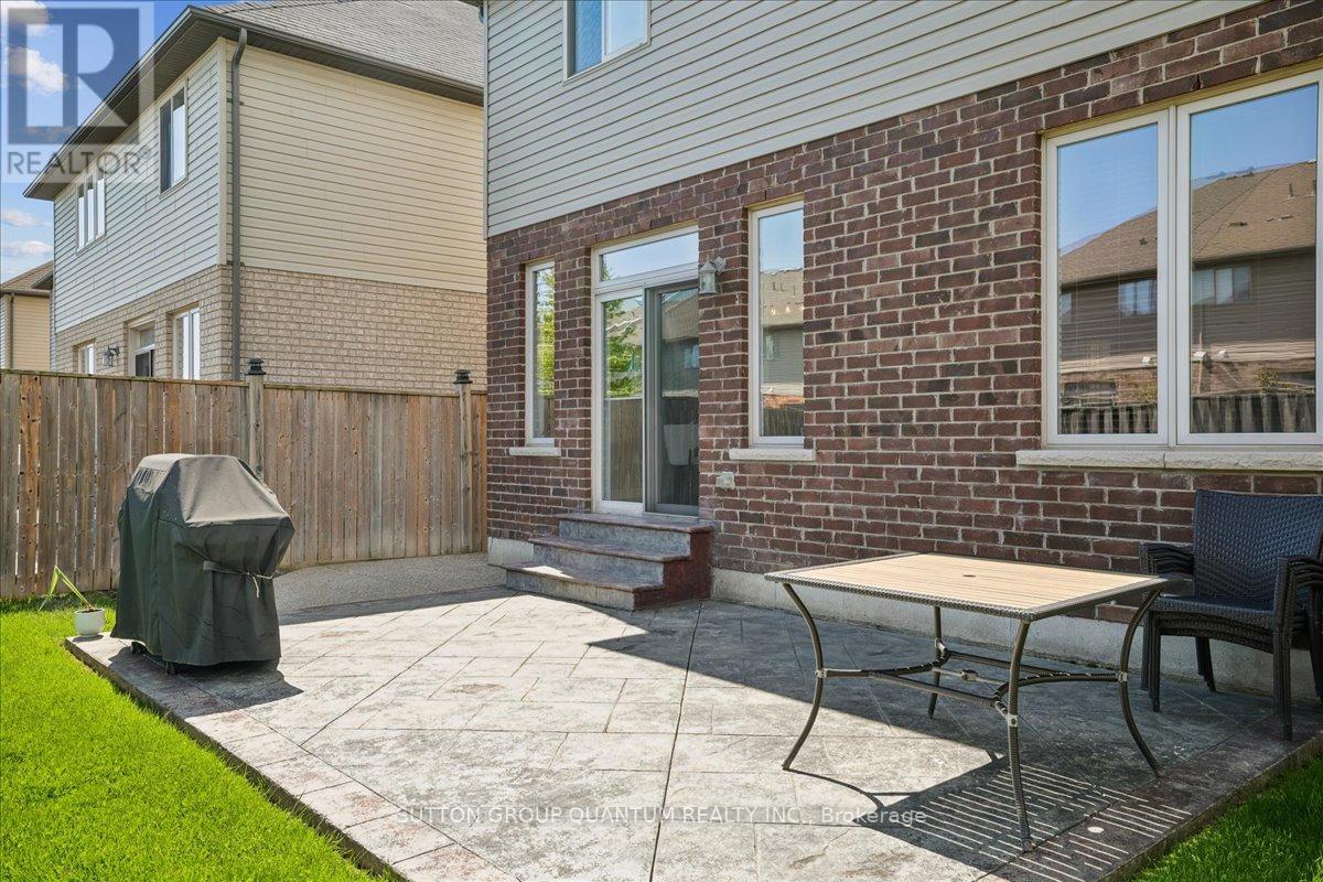 92 Garinger Crescent Property Photo 39