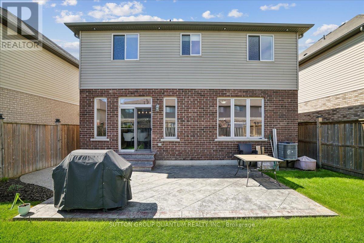 92 Garinger Crescent Property Photo 41