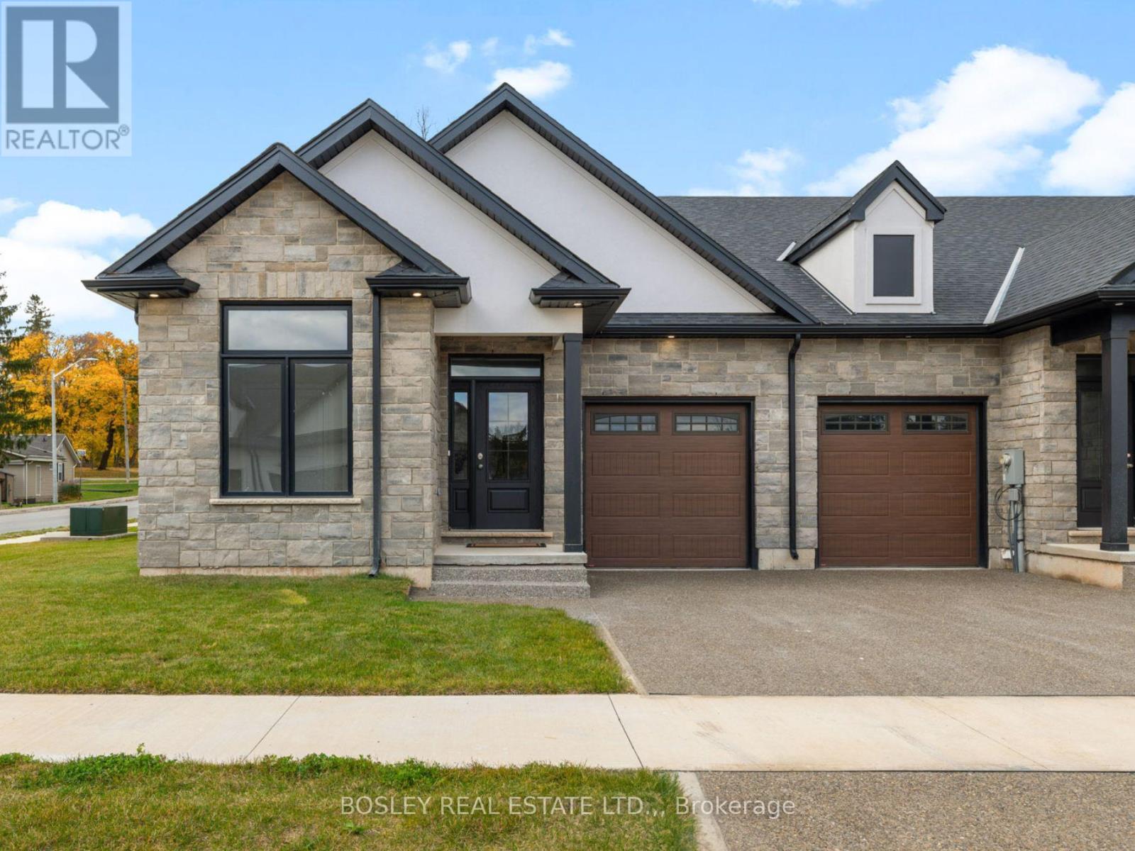 526 Royal Ridge Drive Property Photo 1