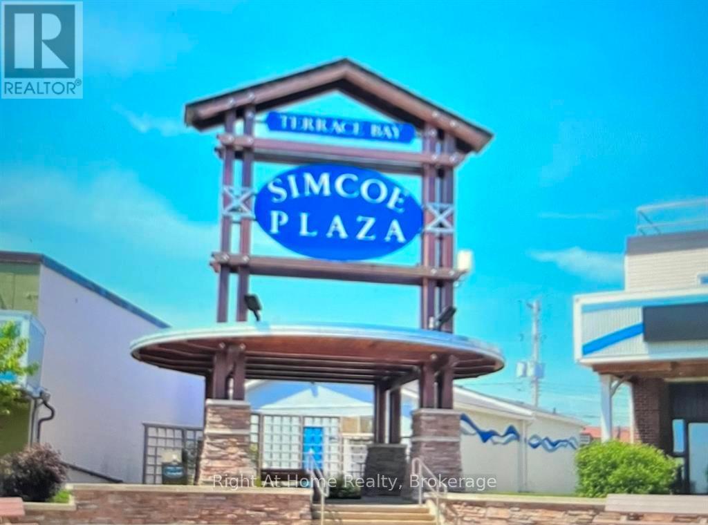 21 Simcoe Plaza Property Photo 2