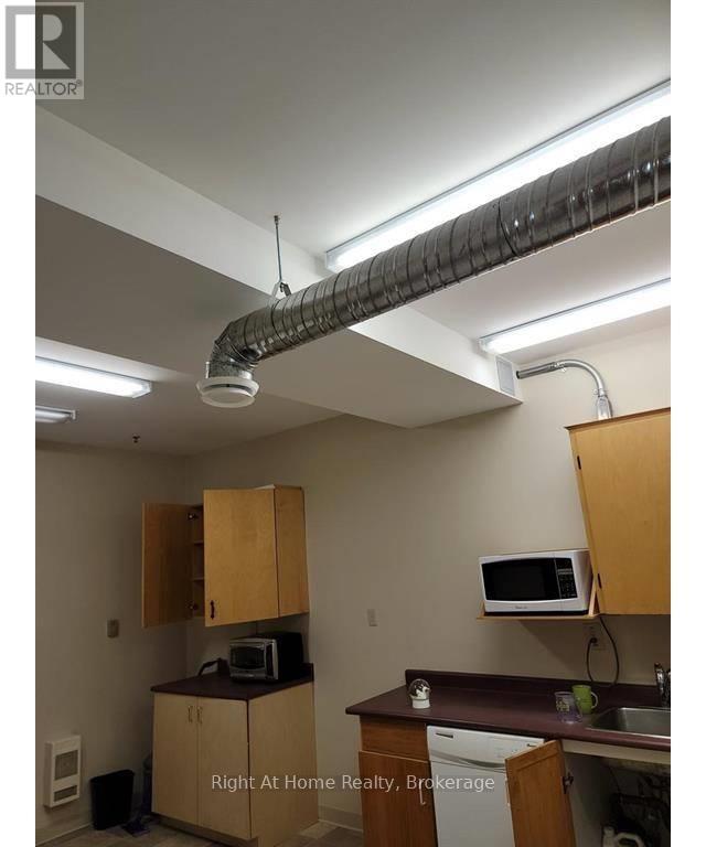 21 Simcoe Plaza Property Photo 3