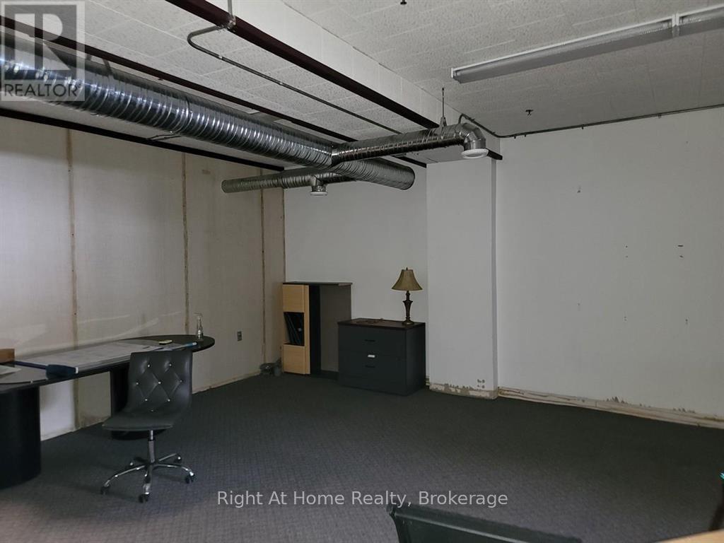 21 Simcoe Plaza Property Photo 4