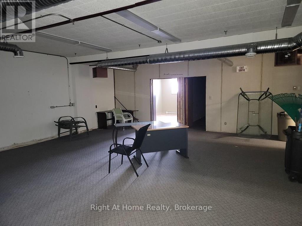 21 Simcoe Plaza Property Photo 6
