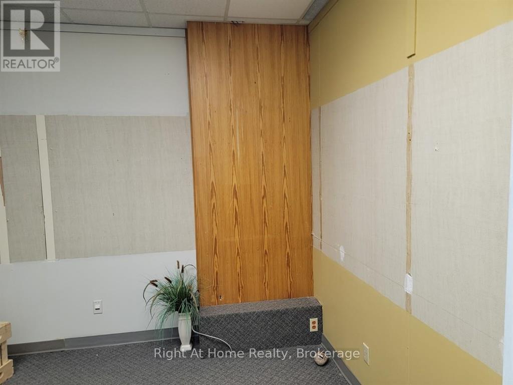 21 Simcoe Plaza Property Photo 10