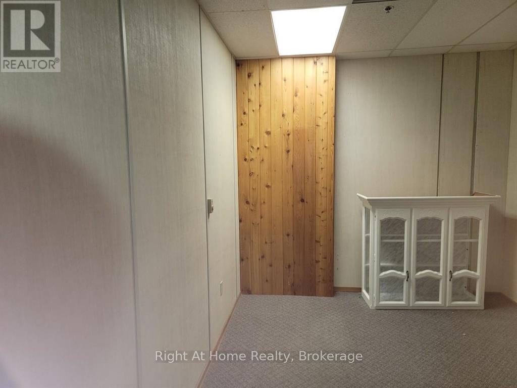 21 Simcoe Plaza Property Photo 13