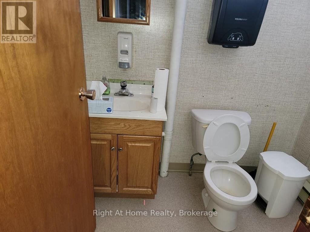 21 Simcoe Plaza Property Photo 18