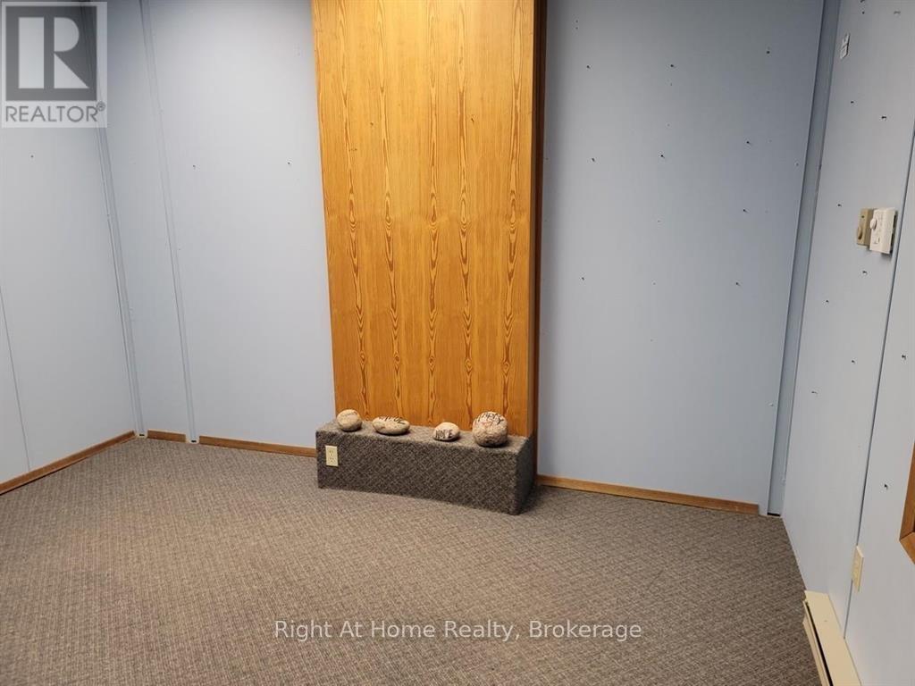 21 Simcoe Plaza Property Photo 19