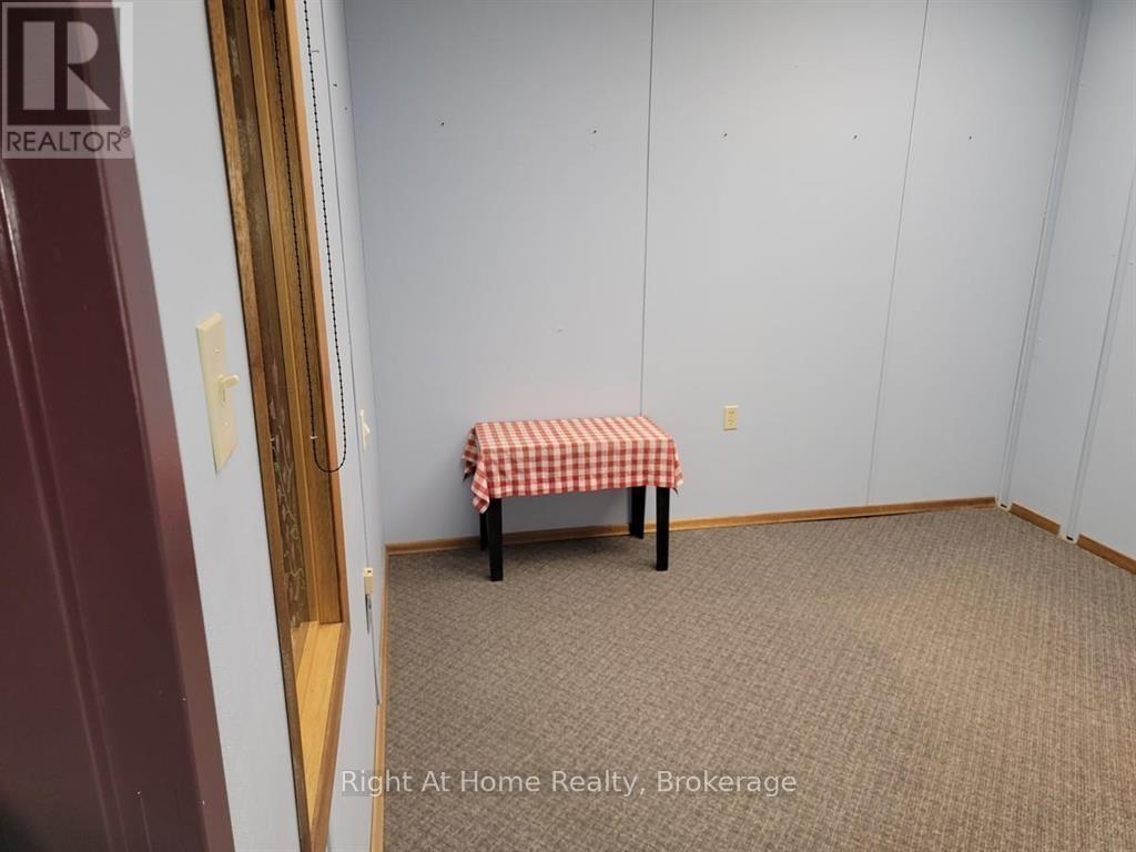 21 Simcoe Plaza Property Photo 20