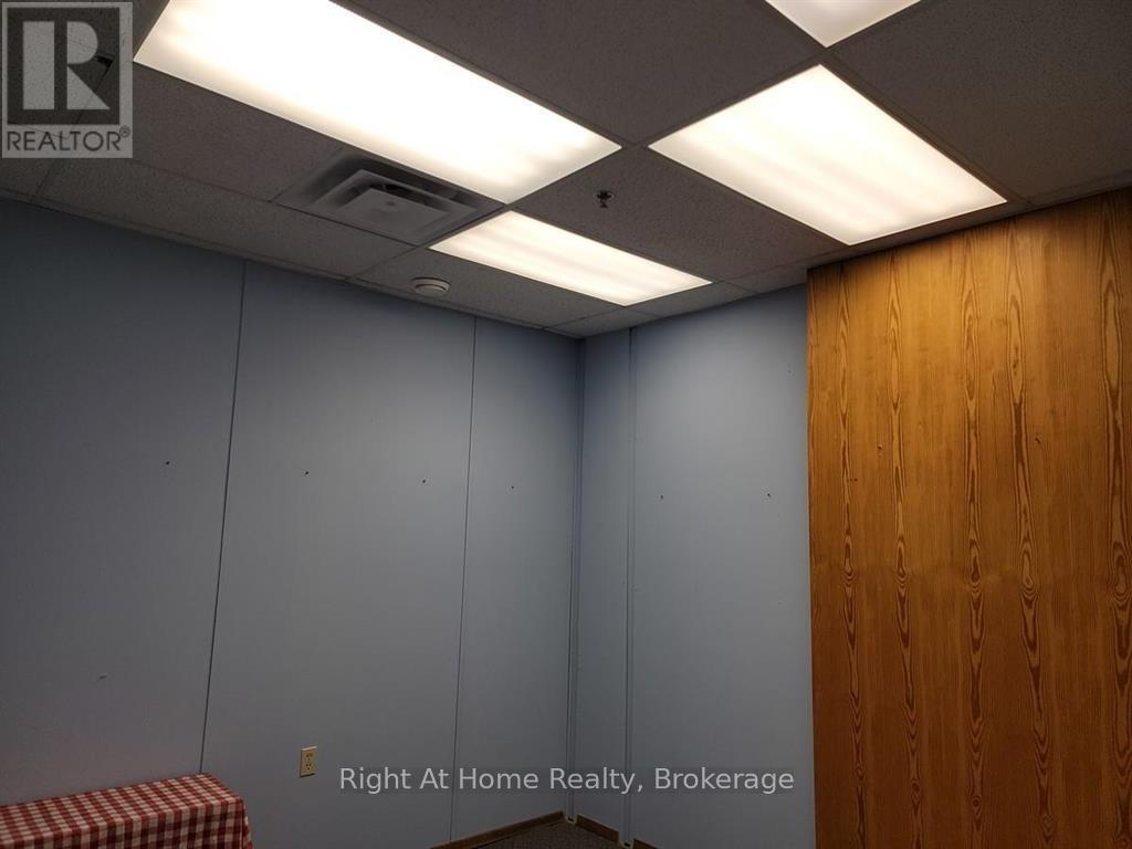 21 Simcoe Plaza Property Photo 21