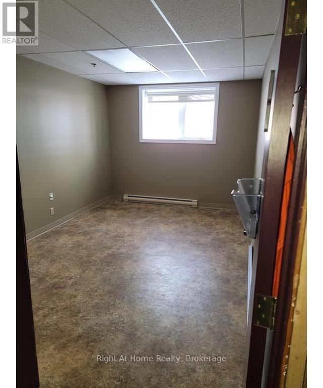 21 Simcoe Plaza Property Photo 25