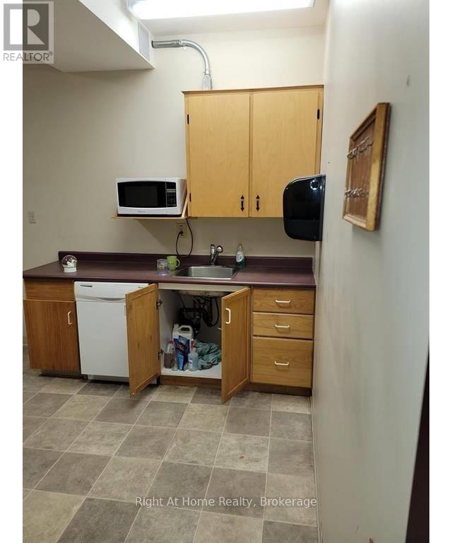 21 Simcoe Plaza Property Photo 27