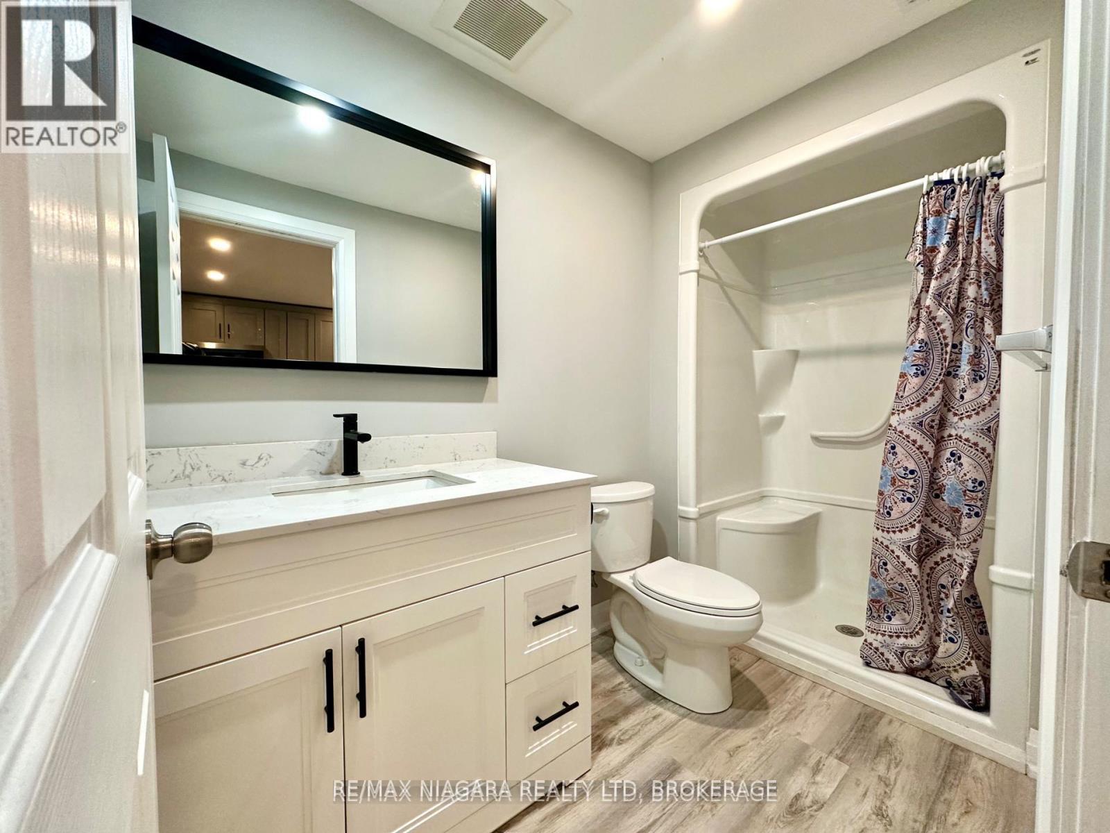Lower - 39 Grove Avenue Property Photo 6