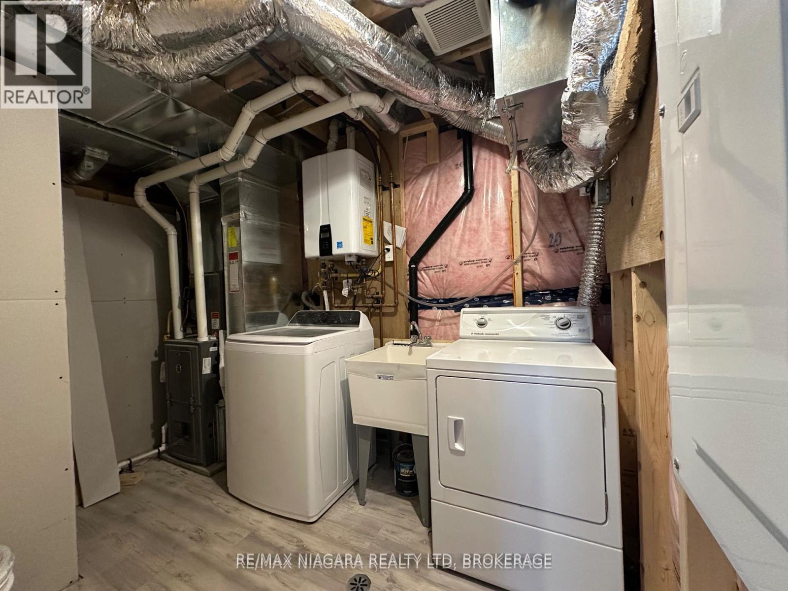 Lower - 39 Grove Avenue Property Photo 7