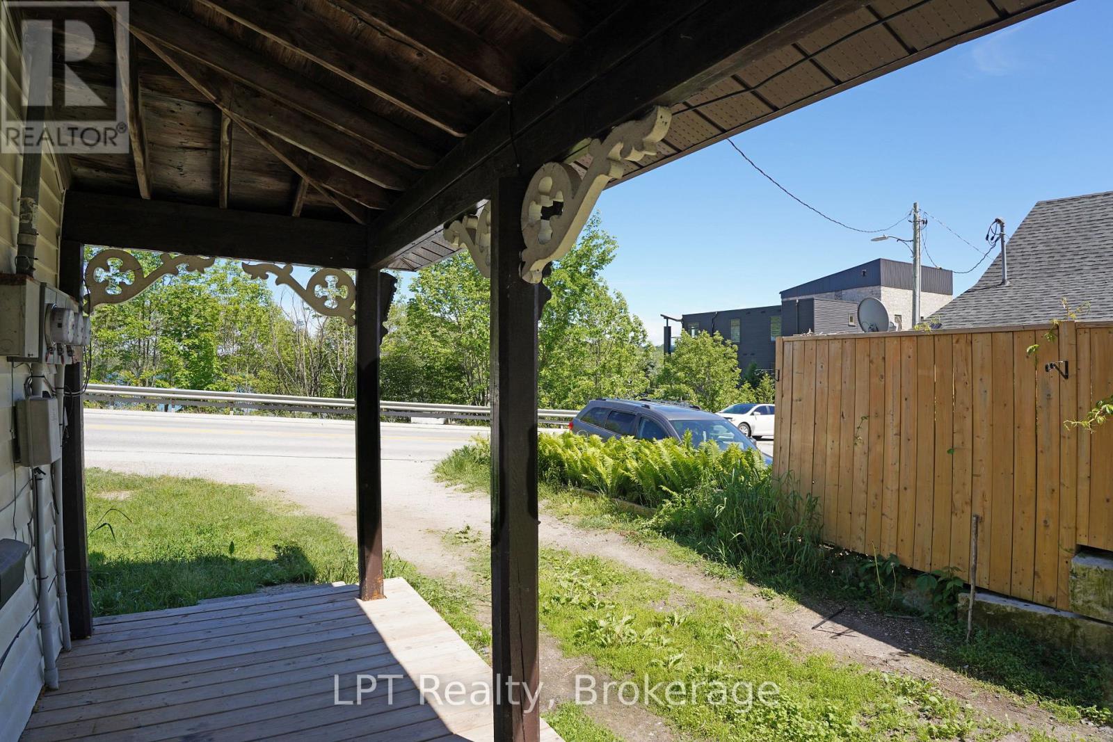 726 Berford Street Property Photo 3