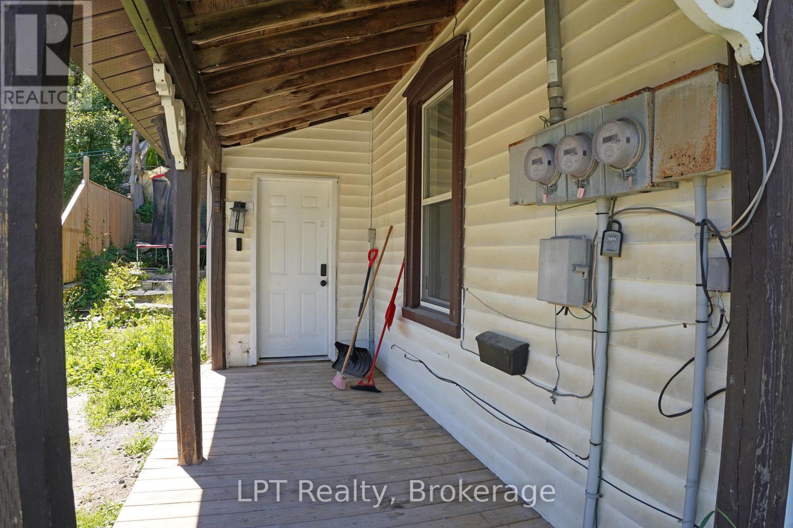 726 Berford Street Property Photo 4