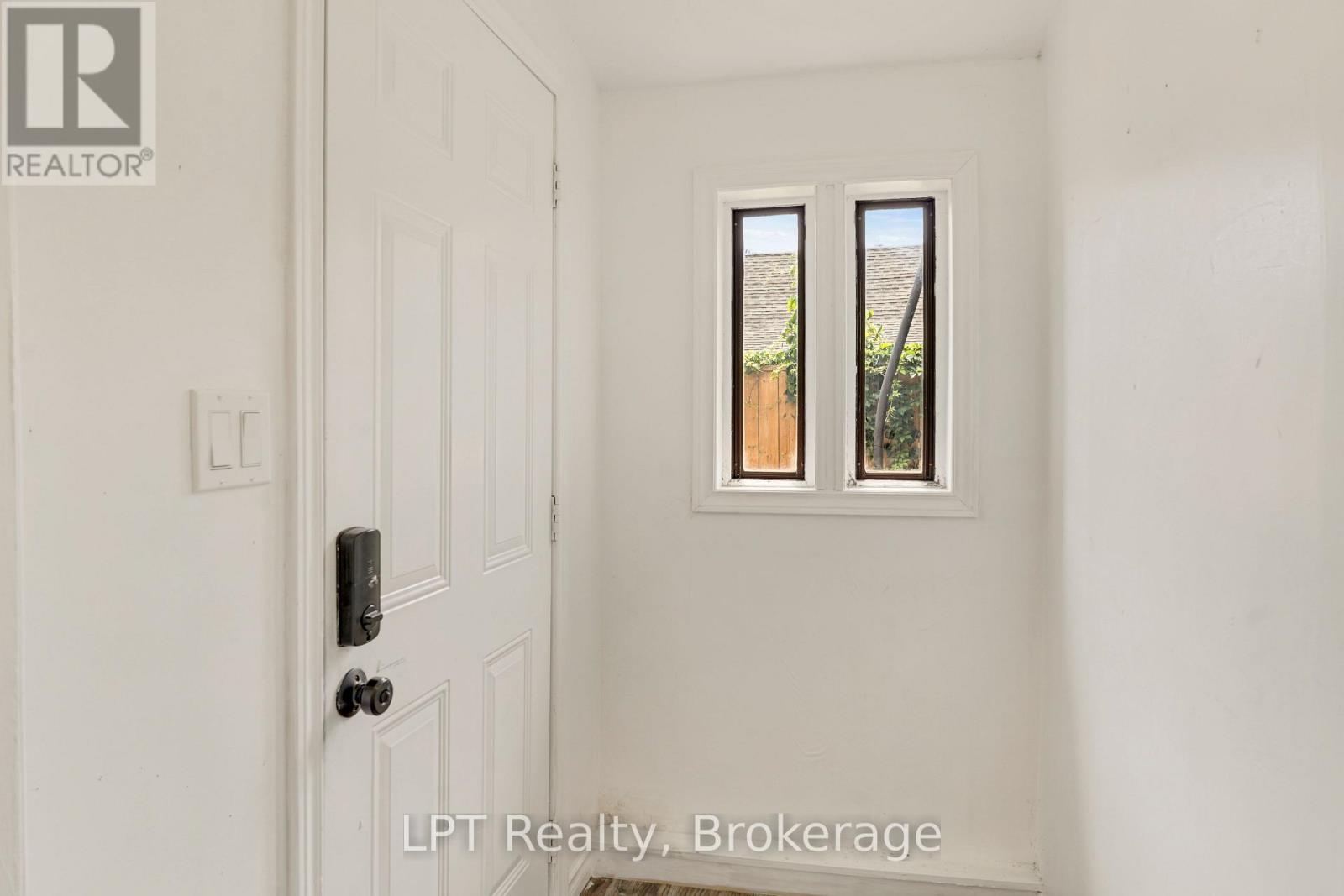 726 Berford Street Property Photo 5