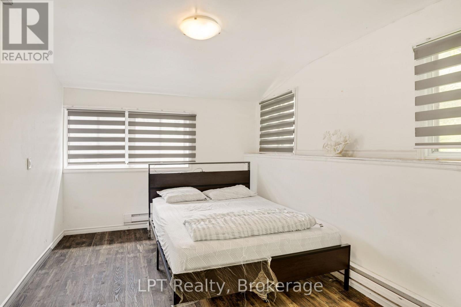 726 Berford Street Property Photo 6