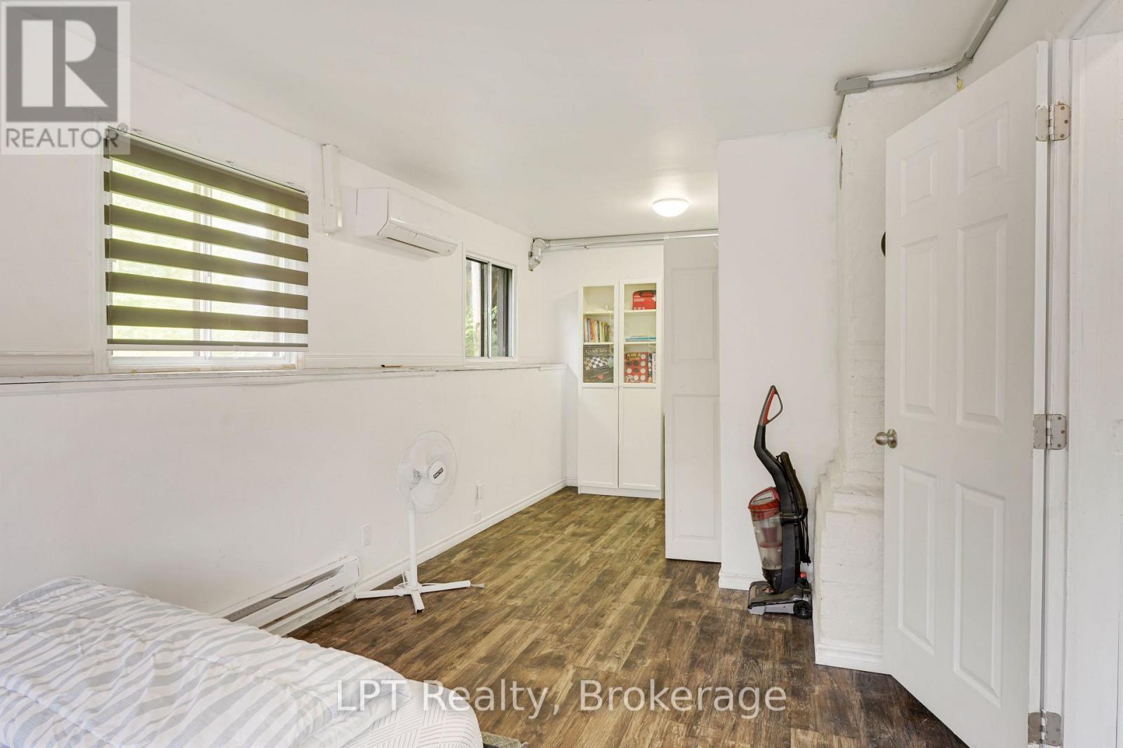 726 Berford Street Property Photo 7