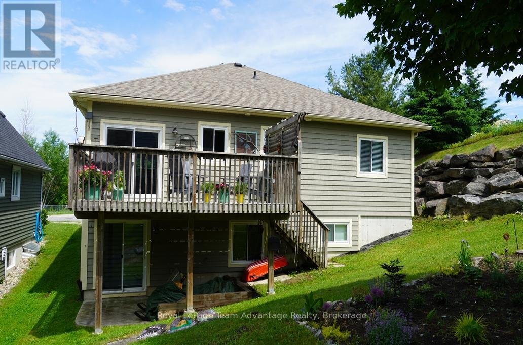 40 Winnifred Avenue E Property Photo 2