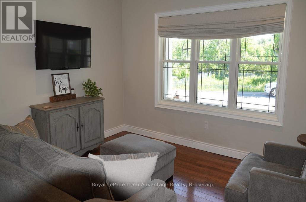 40 Winnifred Avenue E Property Photo 3
