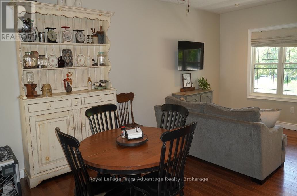 40 Winnifred Avenue E Property Photo 4