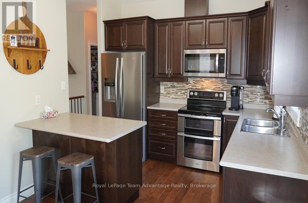 40 Winnifred Avenue E Property Photo 8